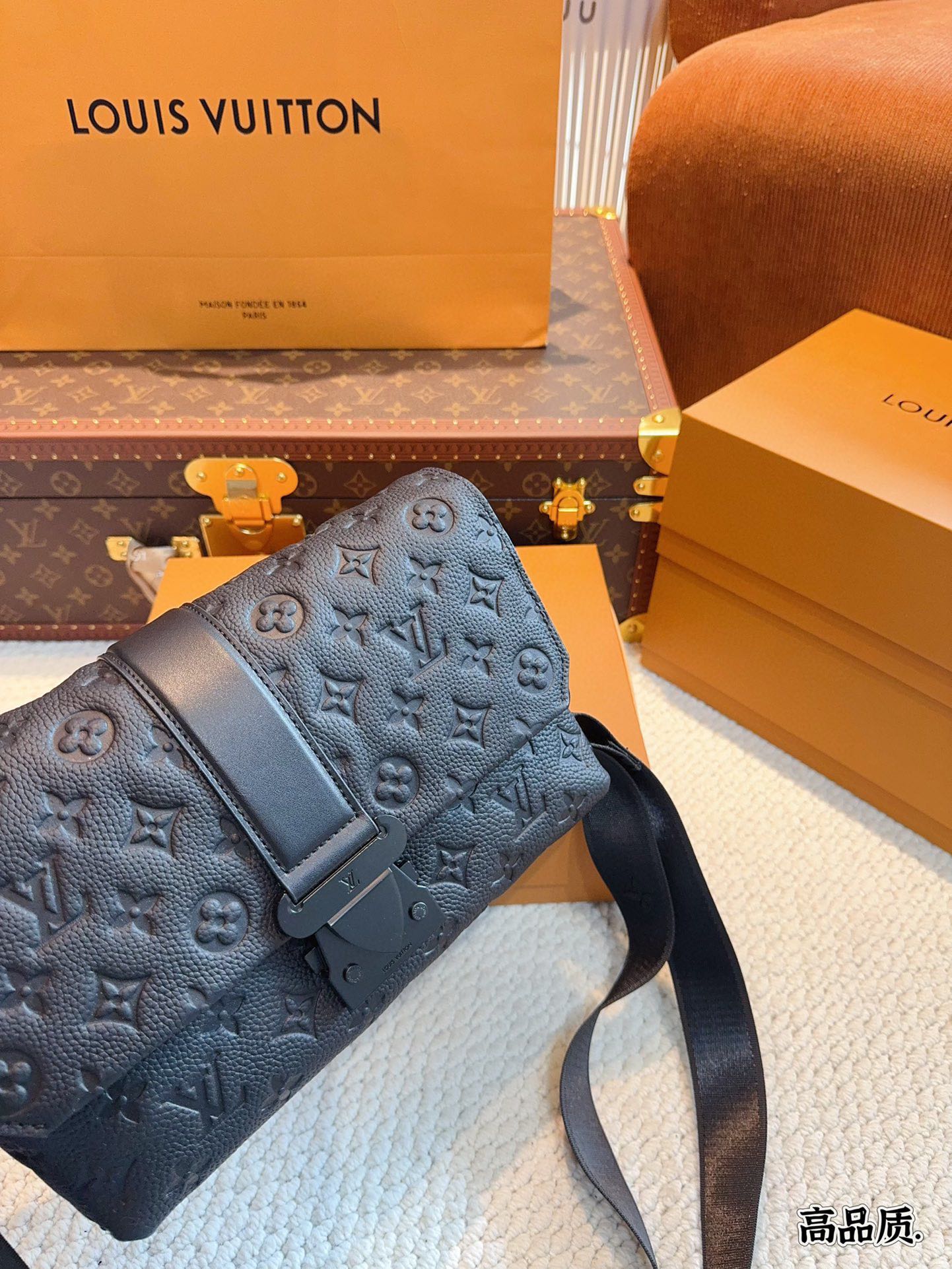 L-V Outdoor series shoulder bag/messenger bag is really classic and durable.