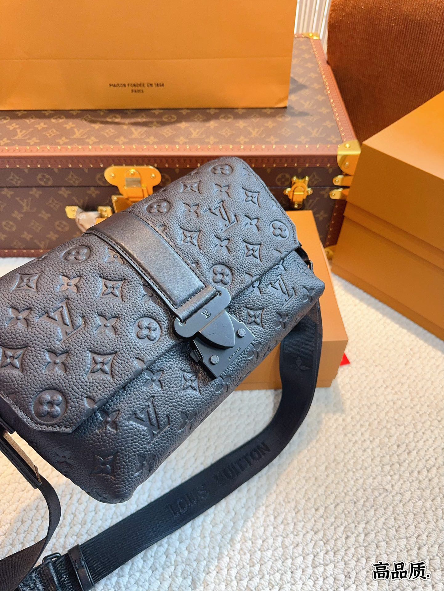 L-V Outdoor series shoulder bag/messenger bag is really classic and durable.