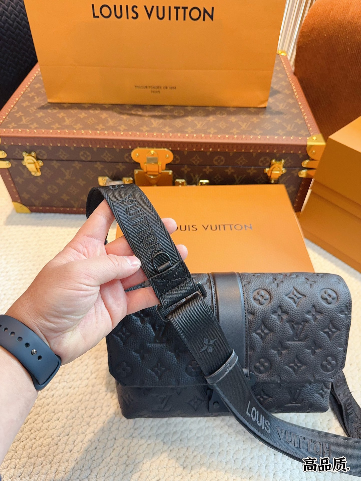 L-V Outdoor series shoulder bag/messenger bag is really classic and durable.