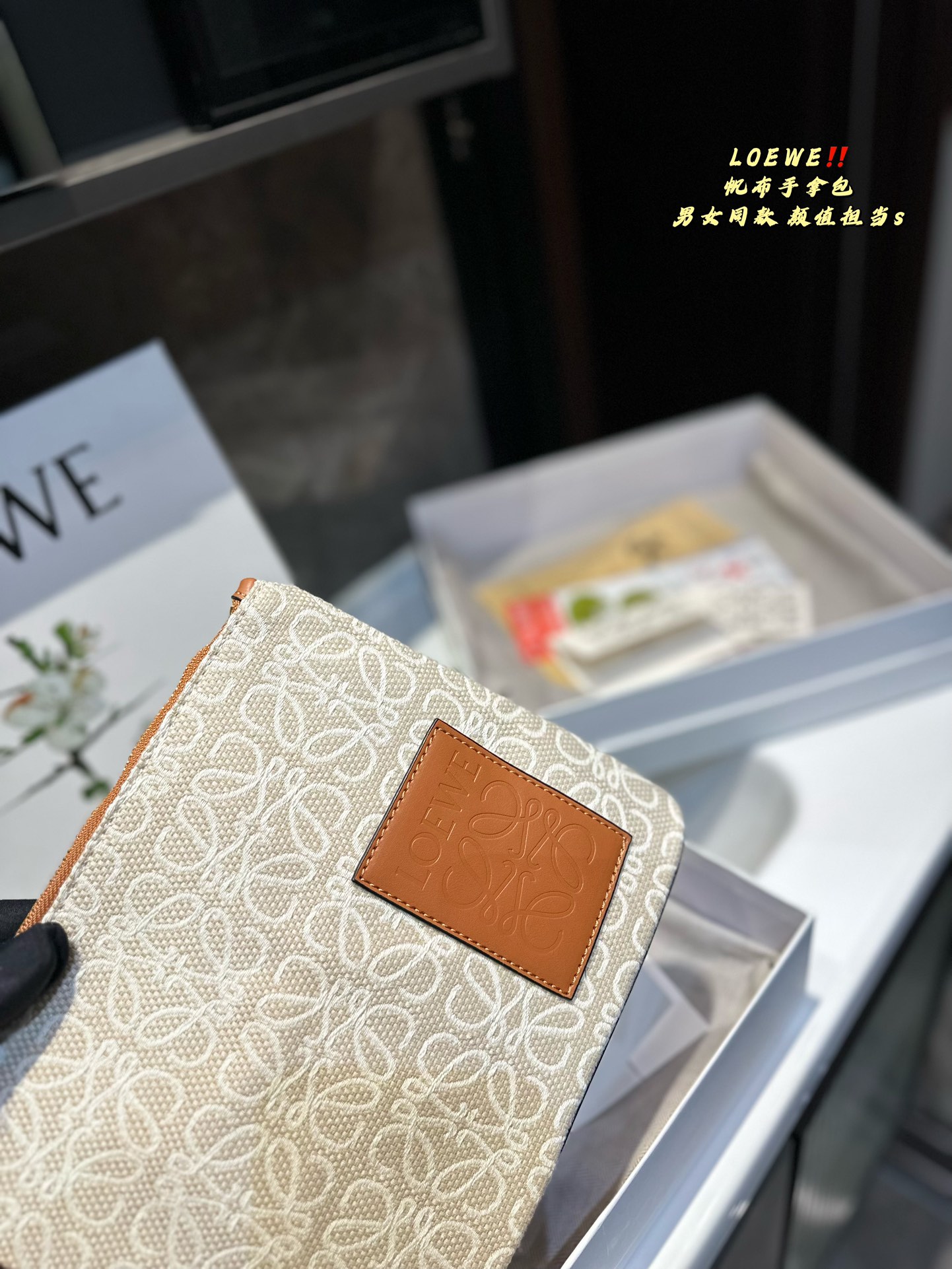 L-E canvas clutch bag is sweet and cool. I love it all.