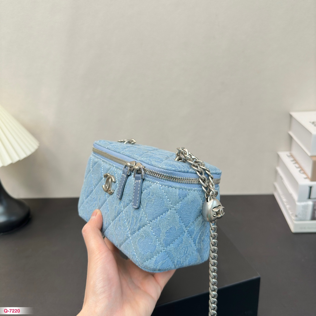 C-L Cowboy box. This one really likes it. The details deserve to be buckled.