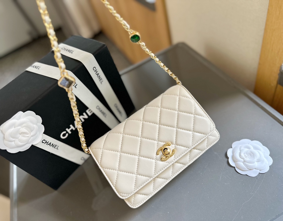 C-L Design of knob buckle for 24A gemstone chain woc fortune bag