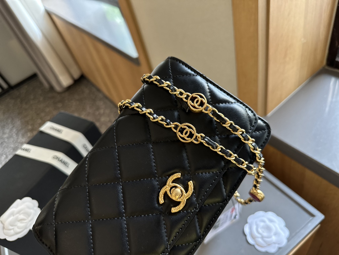 C-L Design of knob buckle for 24A gemstone chain woc fortune bag