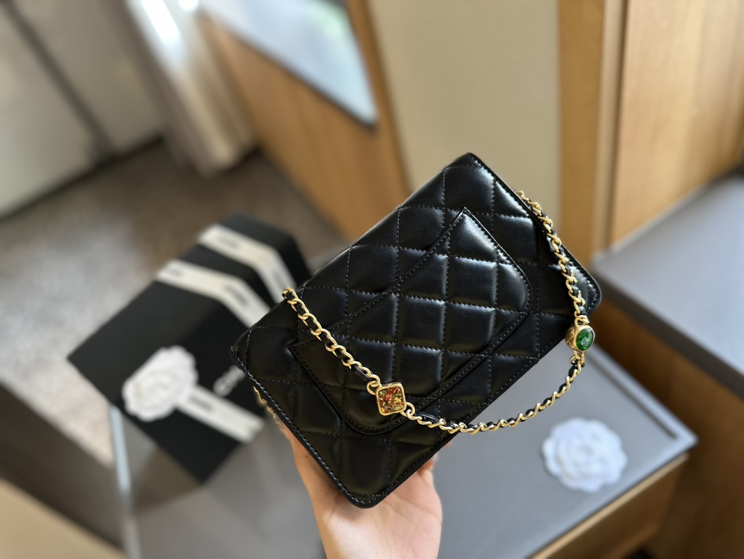 C-L Design of knob buckle for 24A gemstone chain woc fortune bag