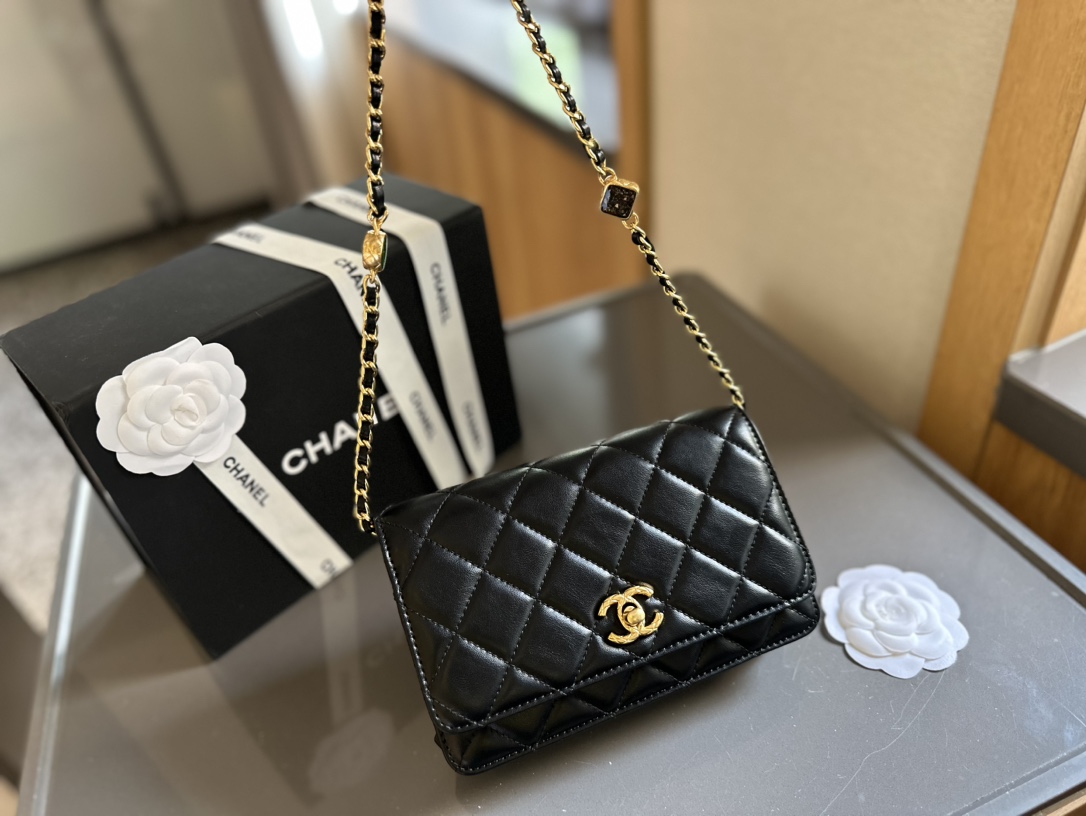 C-L Design of knob buckle for 24A gemstone chain woc fortune bag