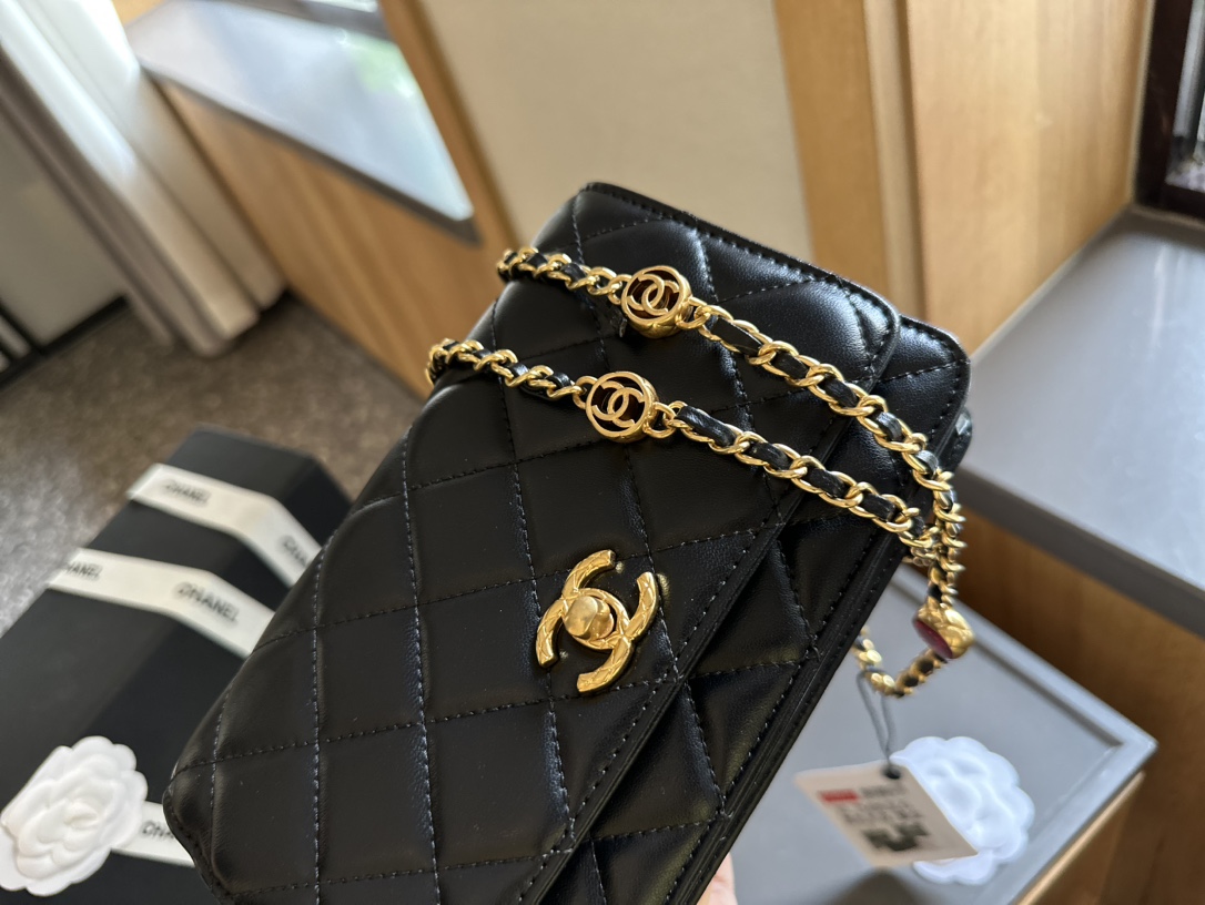 C-L Design of knob buckle for 24A gemstone chain woc fortune bag