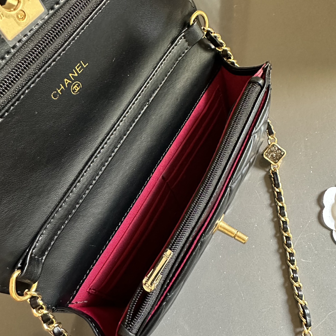 C-L Design of knob buckle for 24A gemstone chain woc fortune bag