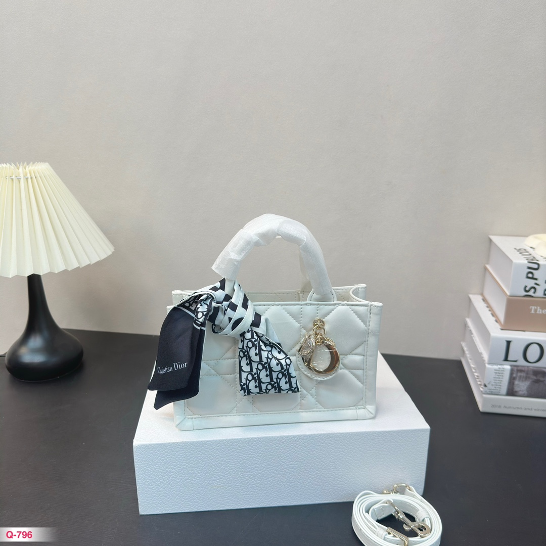 D-R Essential Mini Tote oversized rattan check quilting.