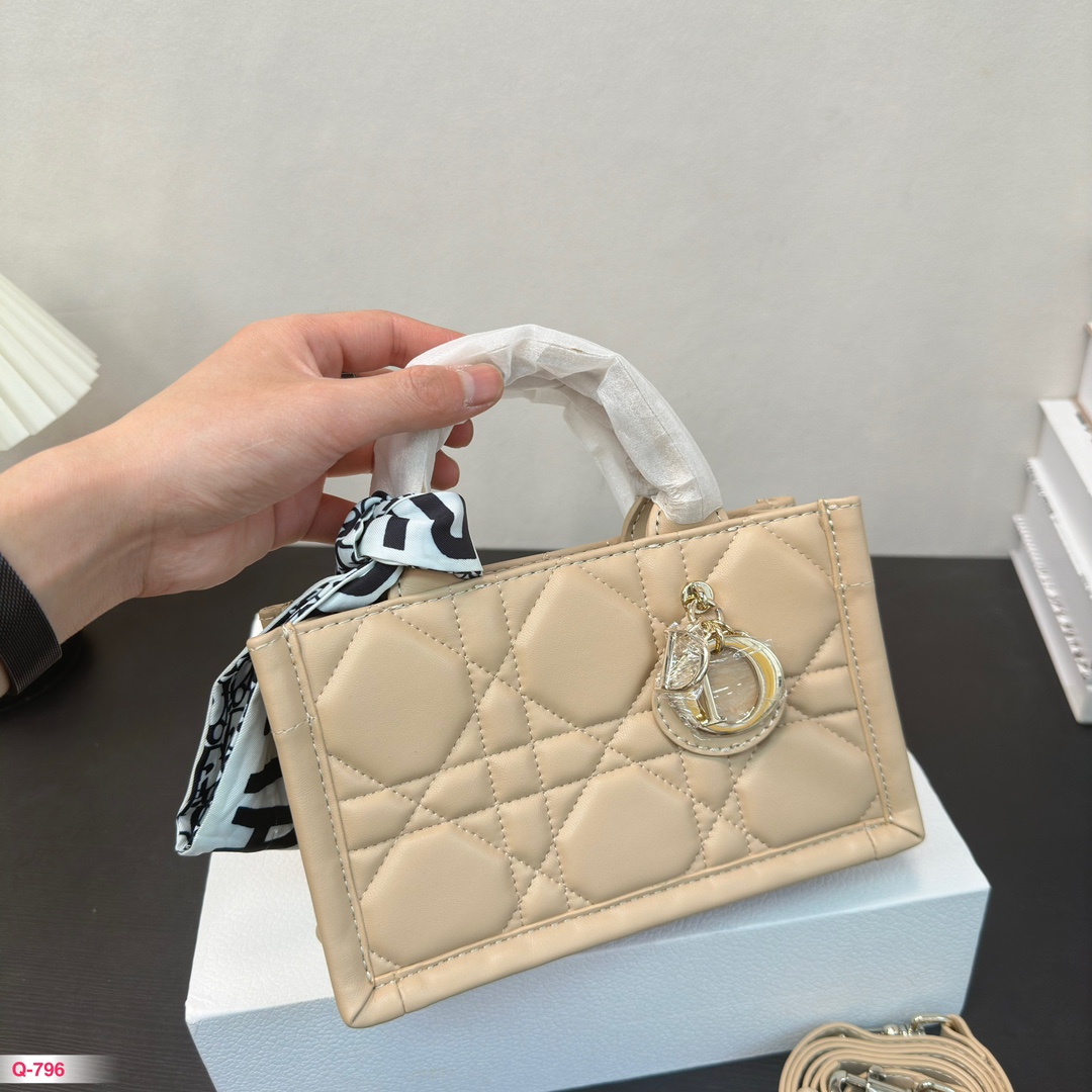 D-R Essential Mini Tote oversized rattan check quilting.