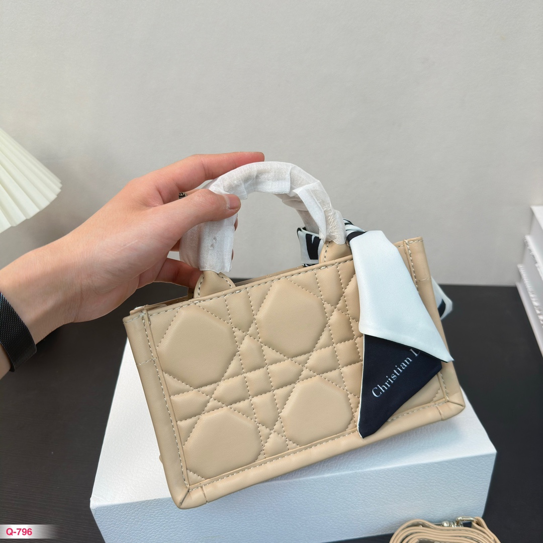 D-R Essential Mini Tote oversized rattan check quilting.