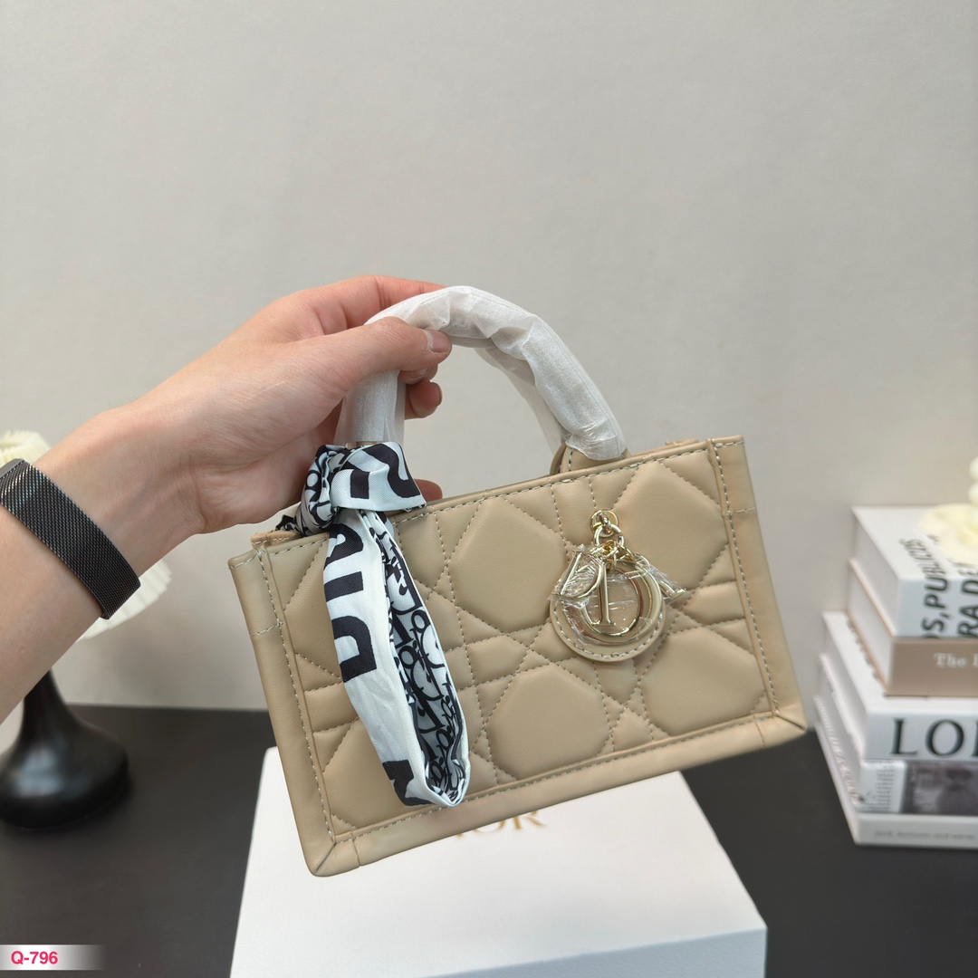 D-R Essential Mini Tote oversized rattan check quilting.