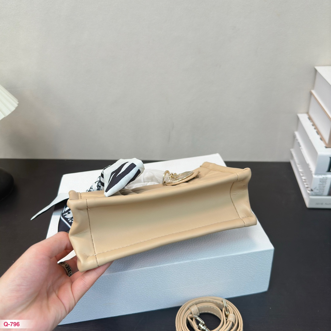 D-R Essential Mini Tote oversized rattan check quilting.