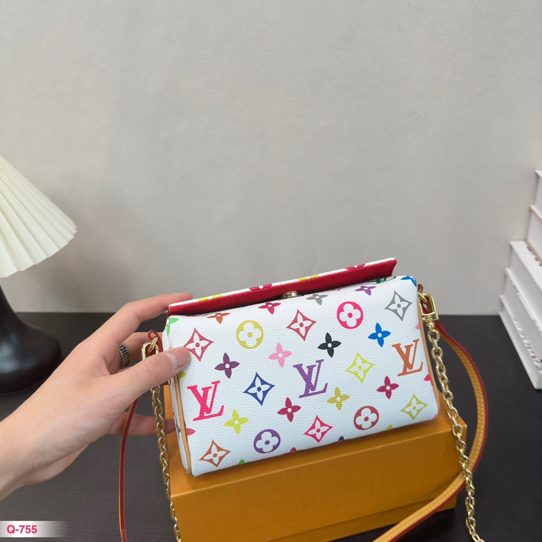 L-V The white tri-color suitcase bag has a very high texture. This bag is simply love.