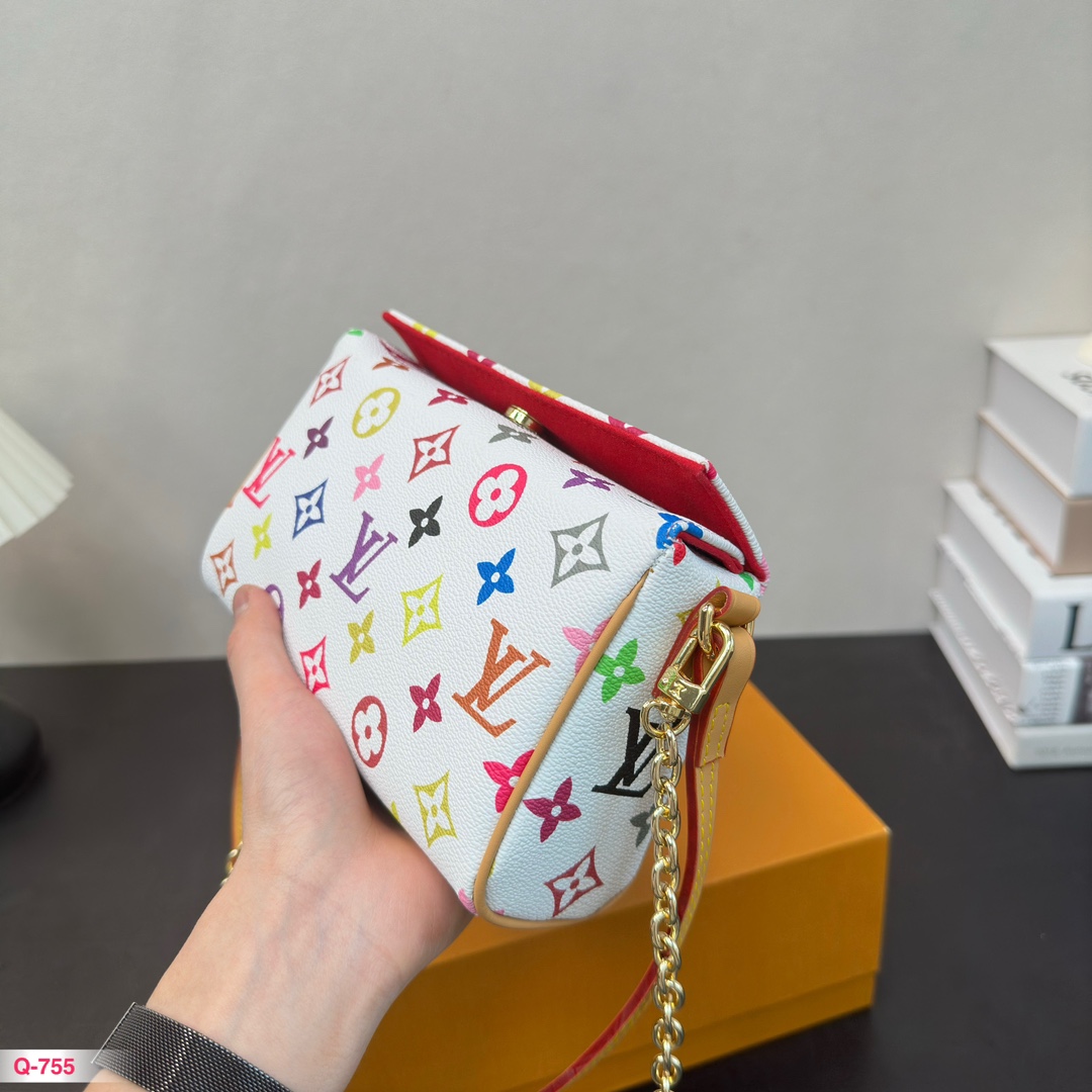 L-V The white tri-color suitcase bag has a very high texture. This bag is simply love.