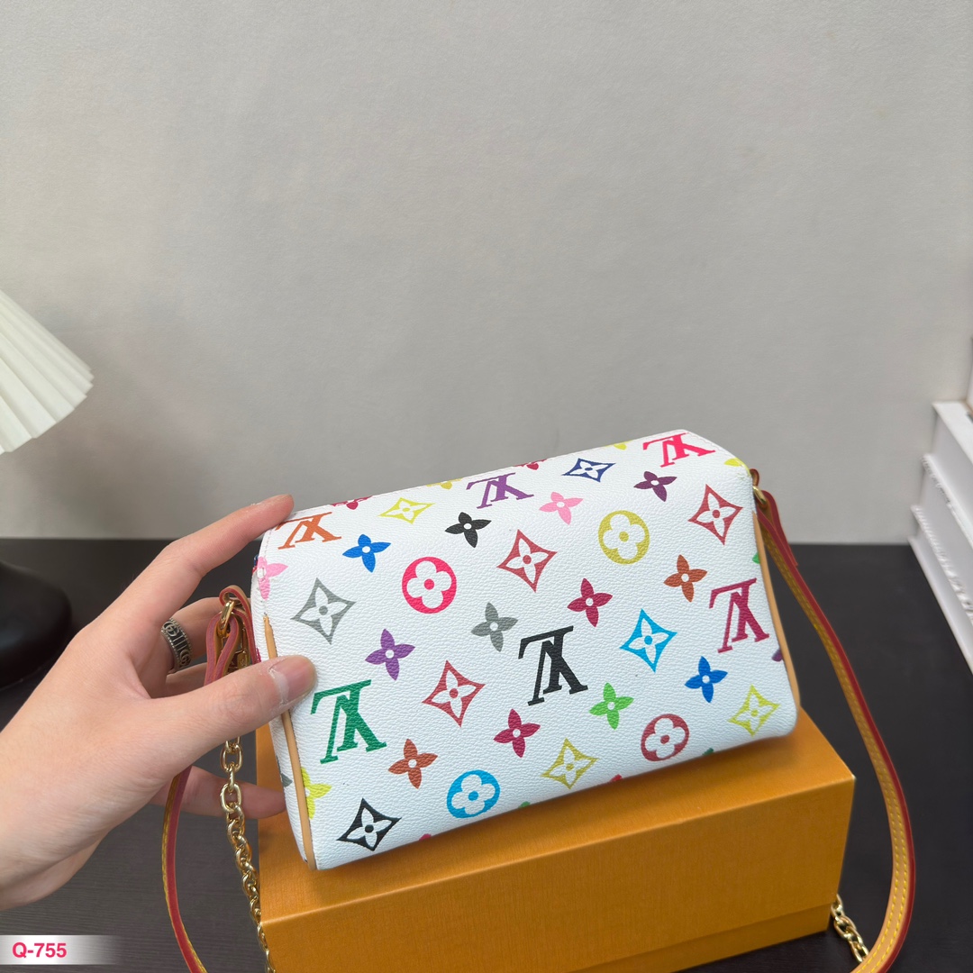 L-V The white tri-color suitcase bag has a very high texture. This bag is simply love.