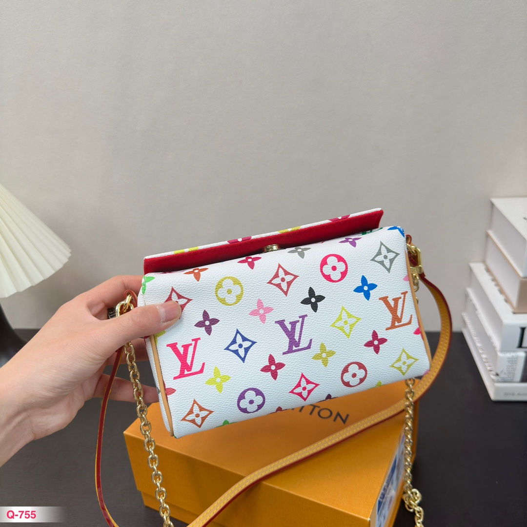 L-V The white tri-color suitcase bag has a very high texture. This bag is simply love.