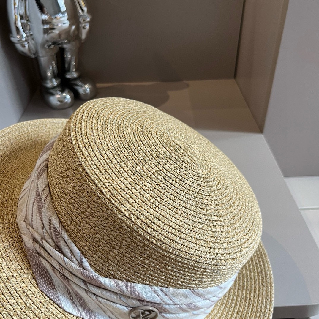 L-V New straw hat, flat top hat, head circumference 57cm.