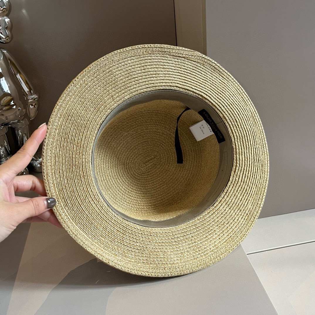 L-V New straw hat, flat top hat, head circumference 57cm.