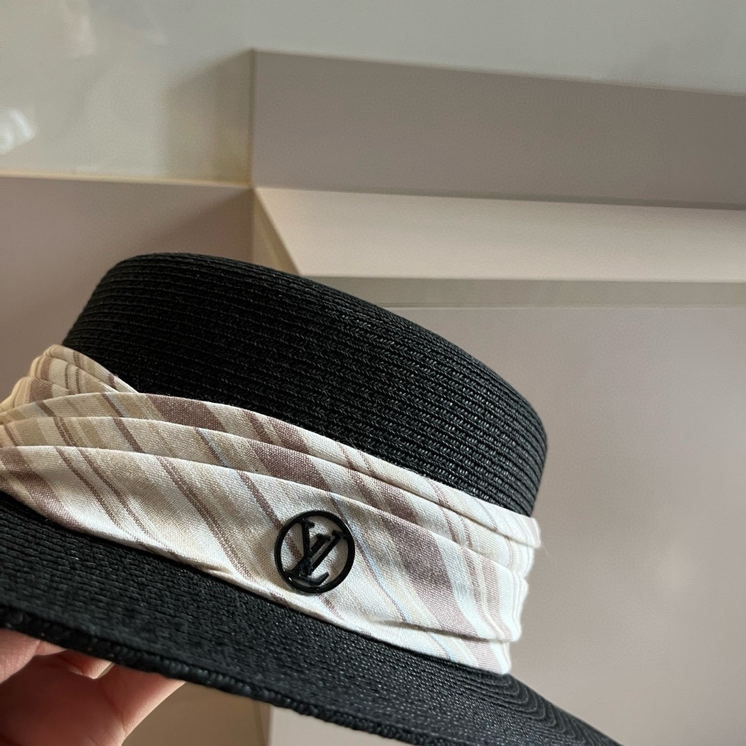 L-V New straw hat, flat top hat, head circumference 57cm.