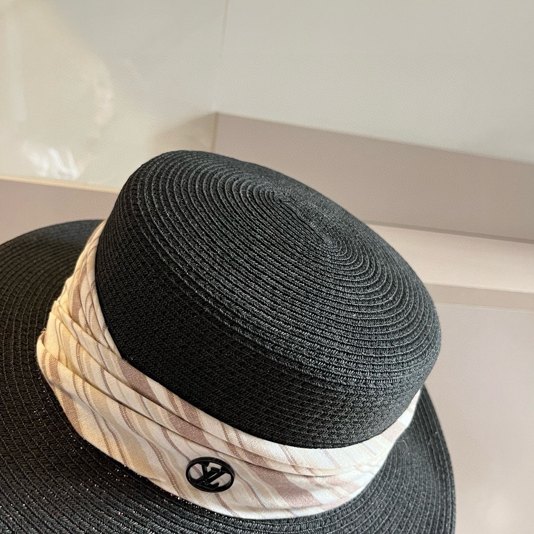 L-V New straw hat, flat top hat, head circumference 57cm.