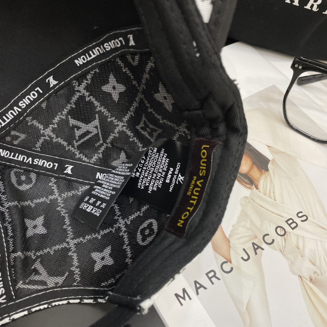 L-V 2024 new original baseball cap, 1:1 mold opening at the counter, excellent quality, and adjustable base head circumference of 57.