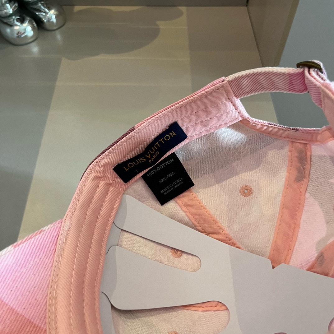 L-V New camouflage baseball cap, head circumference 57cm, new camouflage fisherman hat, head circumference 57cm.