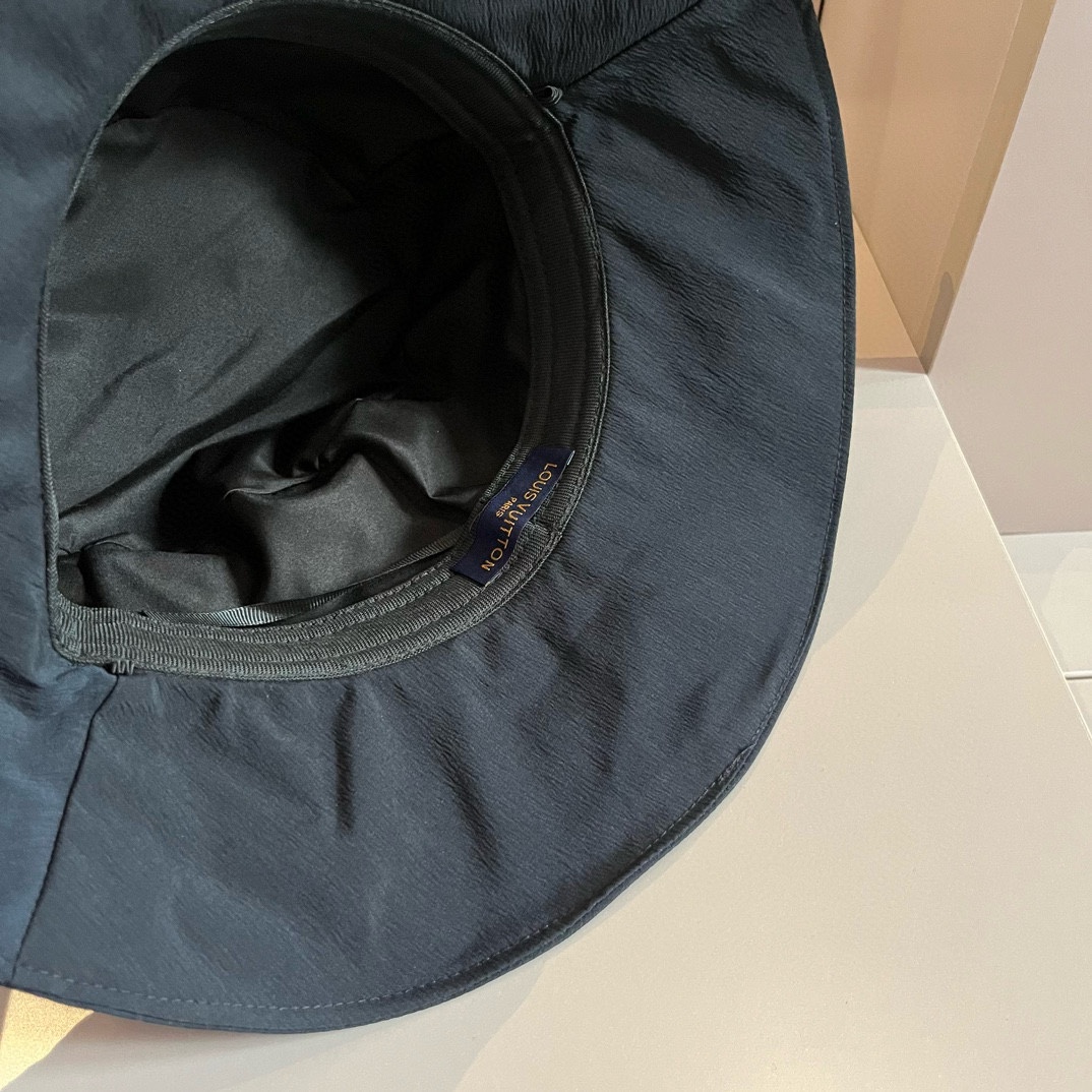 L-V Fisherman's hat, simple and versatile, head circumference 57cm.