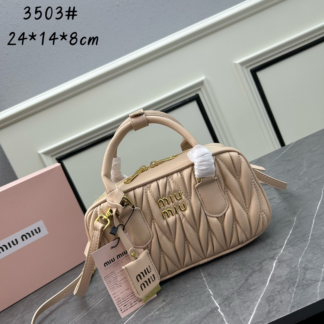 MIU This bowling bag is so cute! Super versatile