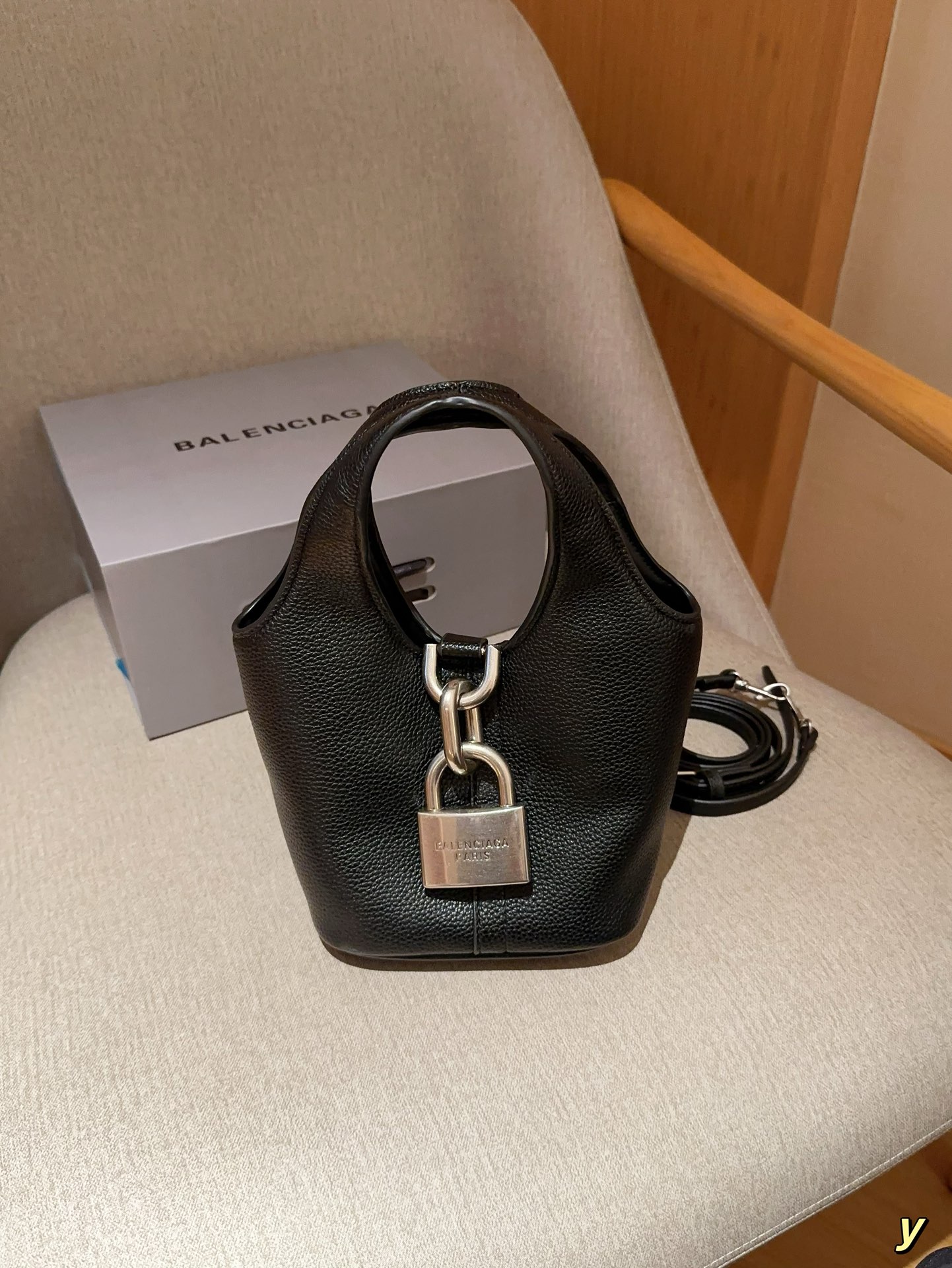 B-A 24 new locker lock bag hobo portable bucket bag Size 18×16×18