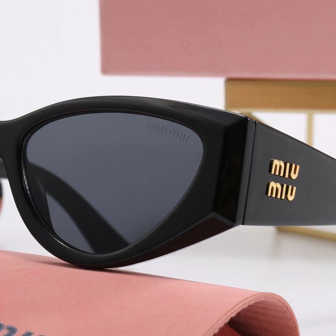  MIU SUNGLASSES WITH BOX