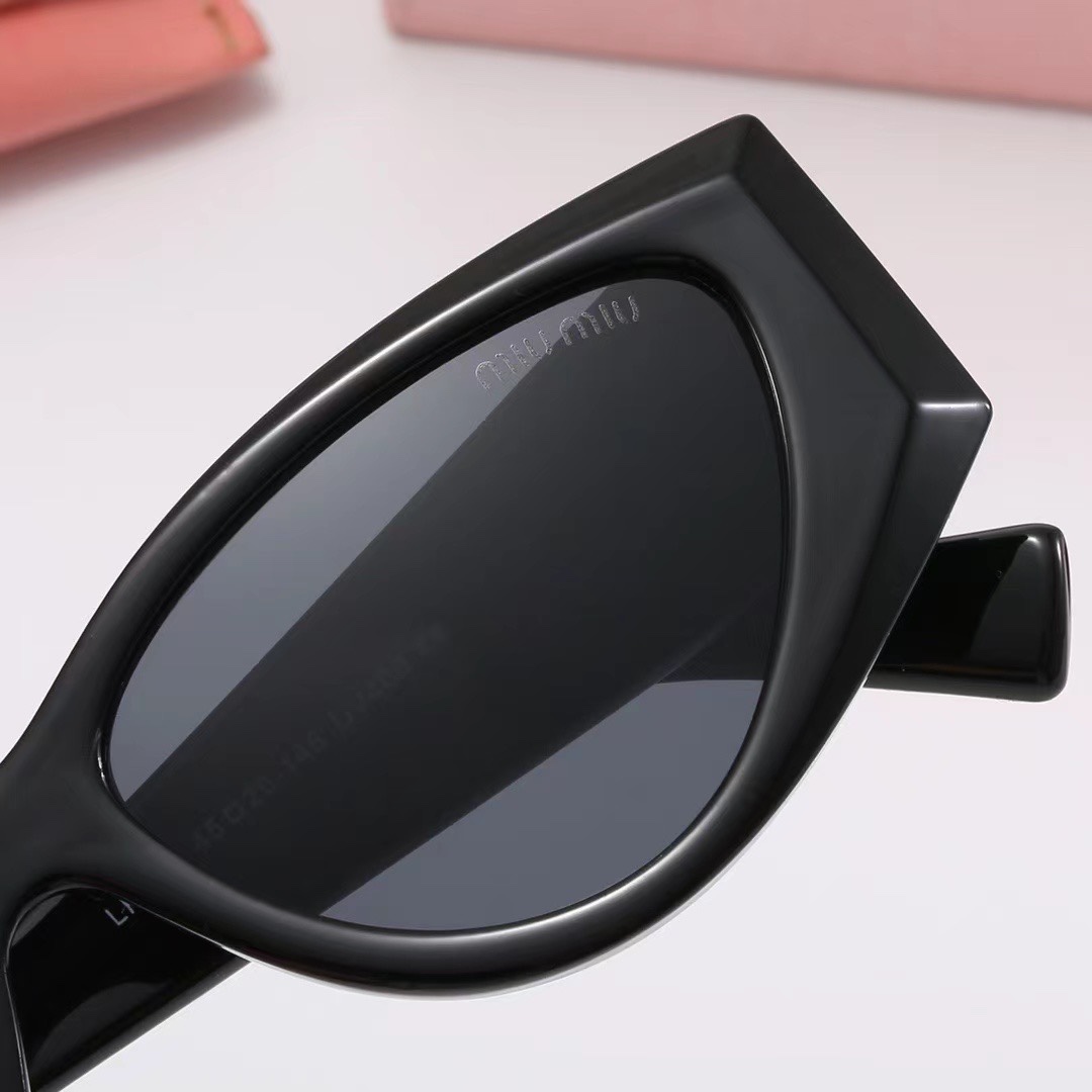  MIU SUNGLASSES WITH BOX