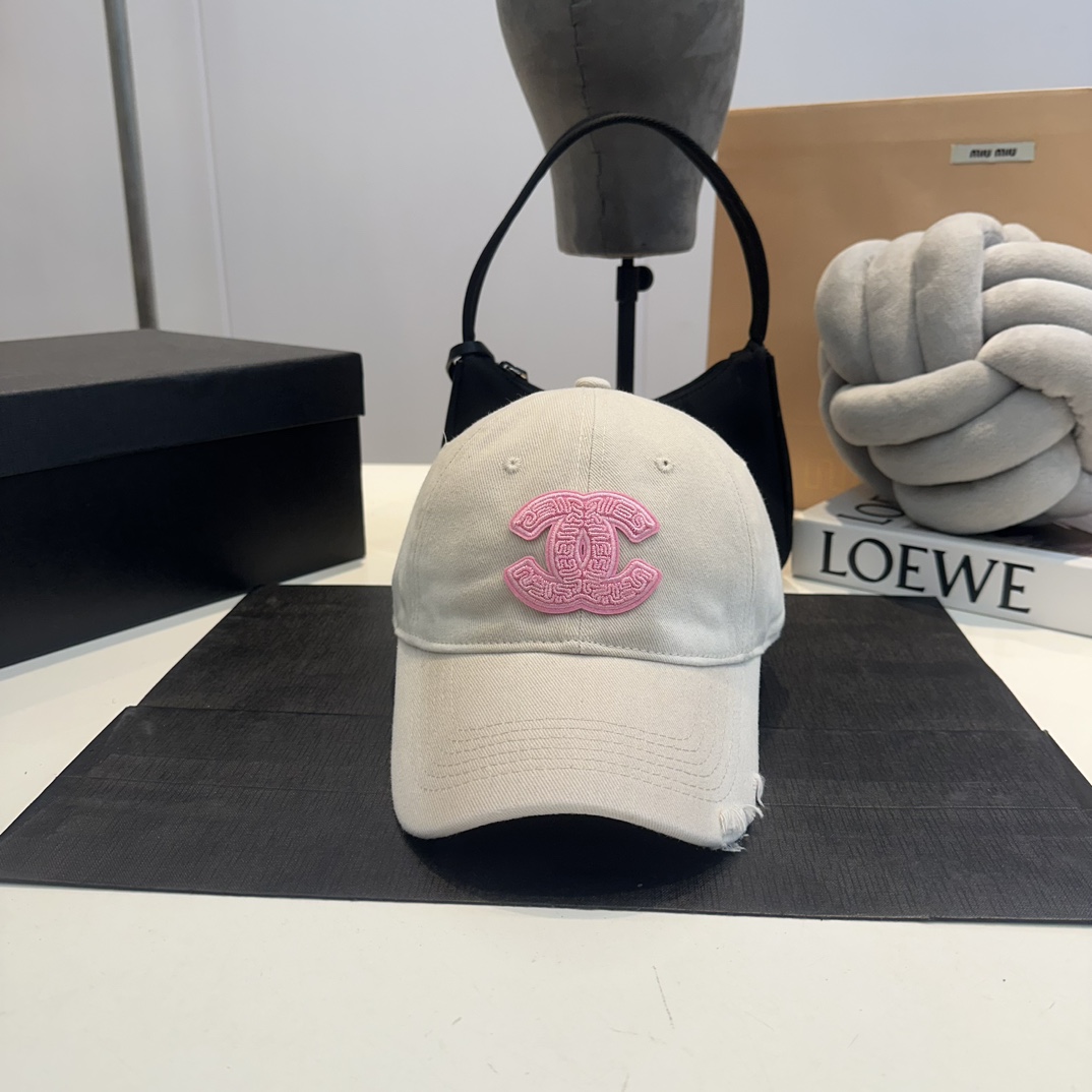 Explosive baC-E seball cap Embroidered cotton four seasons baseball cap, the cap shape is great. It is crisp and stylish, and the face shape is excellent.