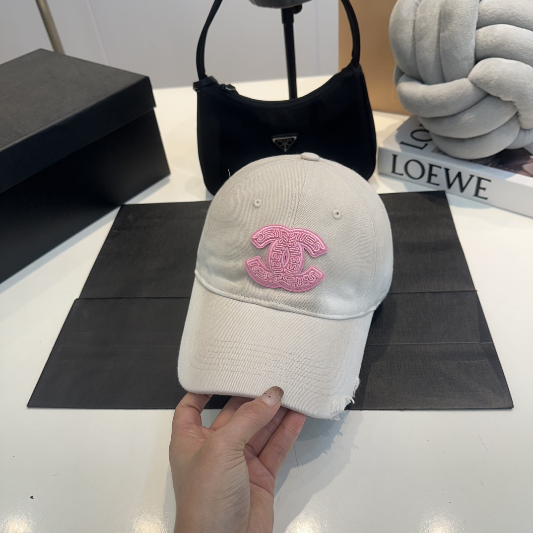 Explosive baC-E seball cap Embroidered cotton four seasons baseball cap, the cap shape is great. It is crisp and stylish, and the face shape is excellent.