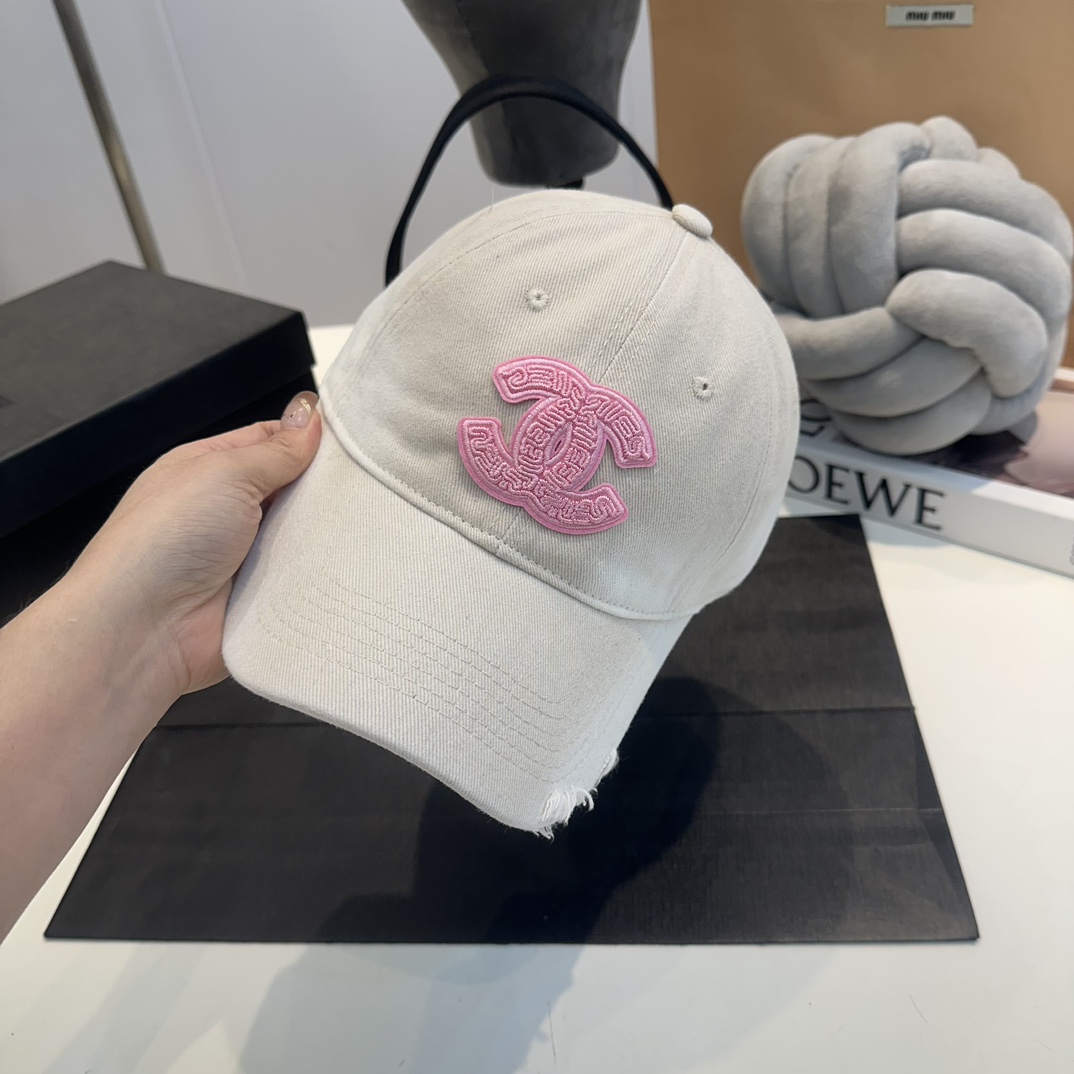 Explosive baC-E seball cap Embroidered cotton four seasons baseball cap, the cap shape is great. It is crisp and stylish, and the face shape is excellent.