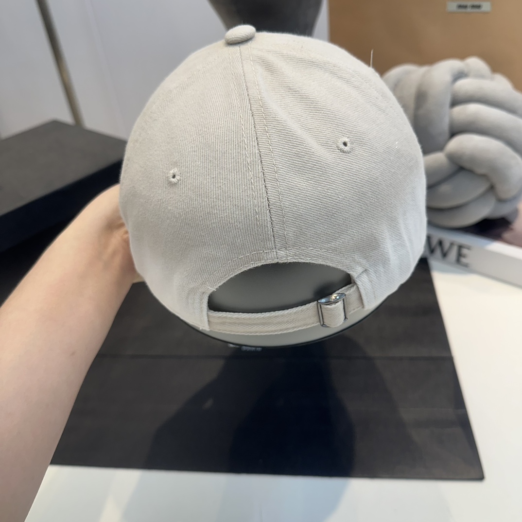 Explosive baC-E seball cap Embroidered cotton four seasons baseball cap, the cap shape is great. It is crisp and stylish, and the face shape is excellent.