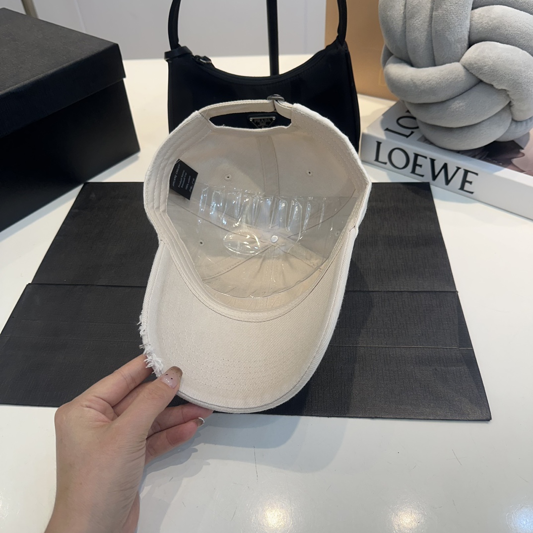 Explosive baC-E seball cap Embroidered cotton four seasons baseball cap, the cap shape is great. It is crisp and stylish, and the face shape is excellent.