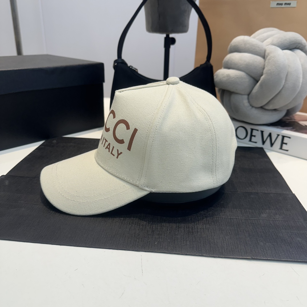G-G The latest original baseball cap, big pair G, 1:1 mold opening at the counter, light and breathable! Basic head circumference 56, patch can be adjusted.