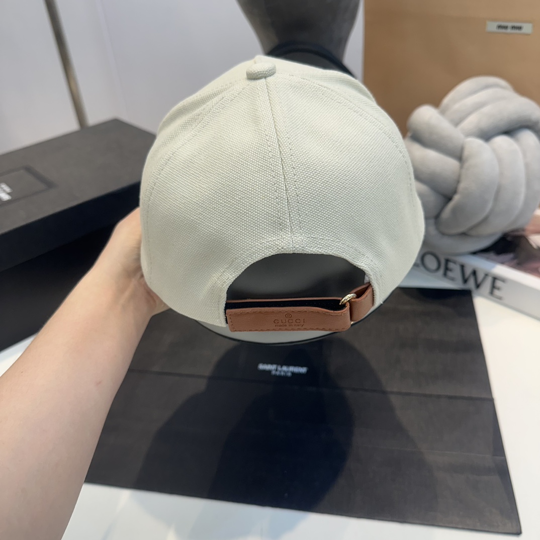 G-G The latest original baseball cap, big pair G, 1:1 mold opening at the counter, light and breathable! Basic head circumference 56, patch can be adjusted.