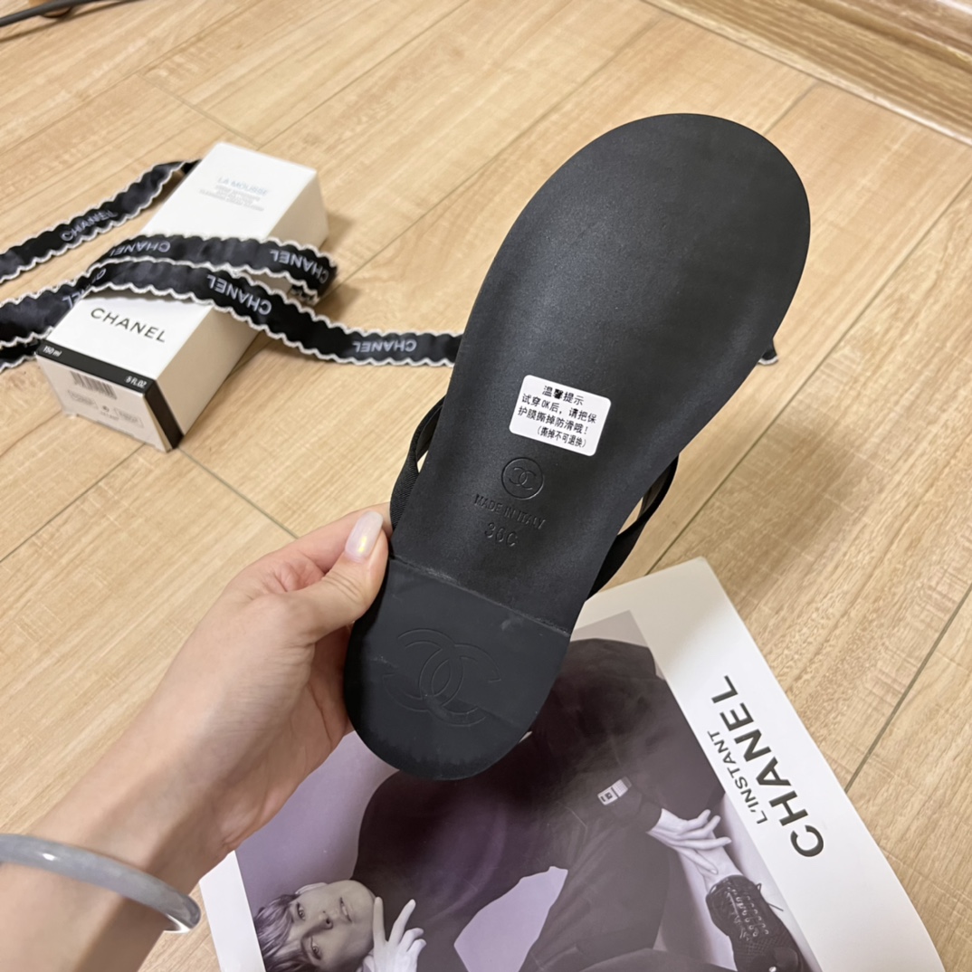 C-L C-buckle flip-flops in early summer