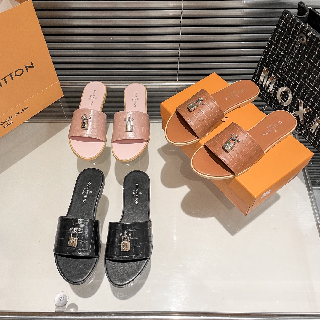 L-V New flat slippers