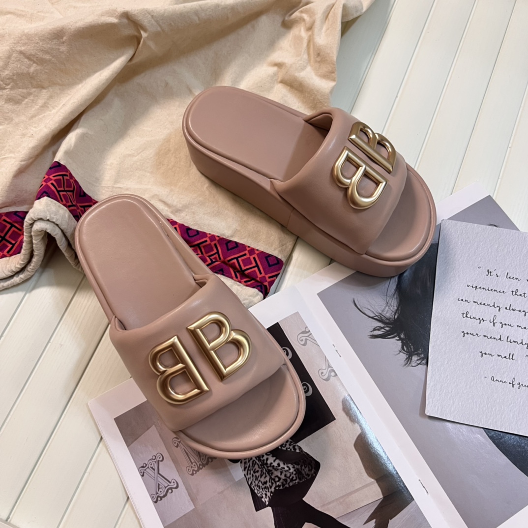 B-A Thick-soled slippers in early summer