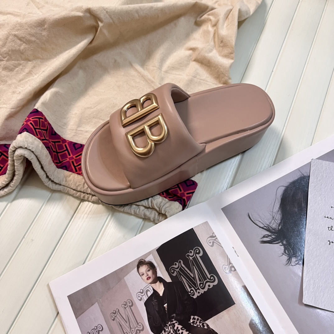 B-A Thick-soled slippers in early summer