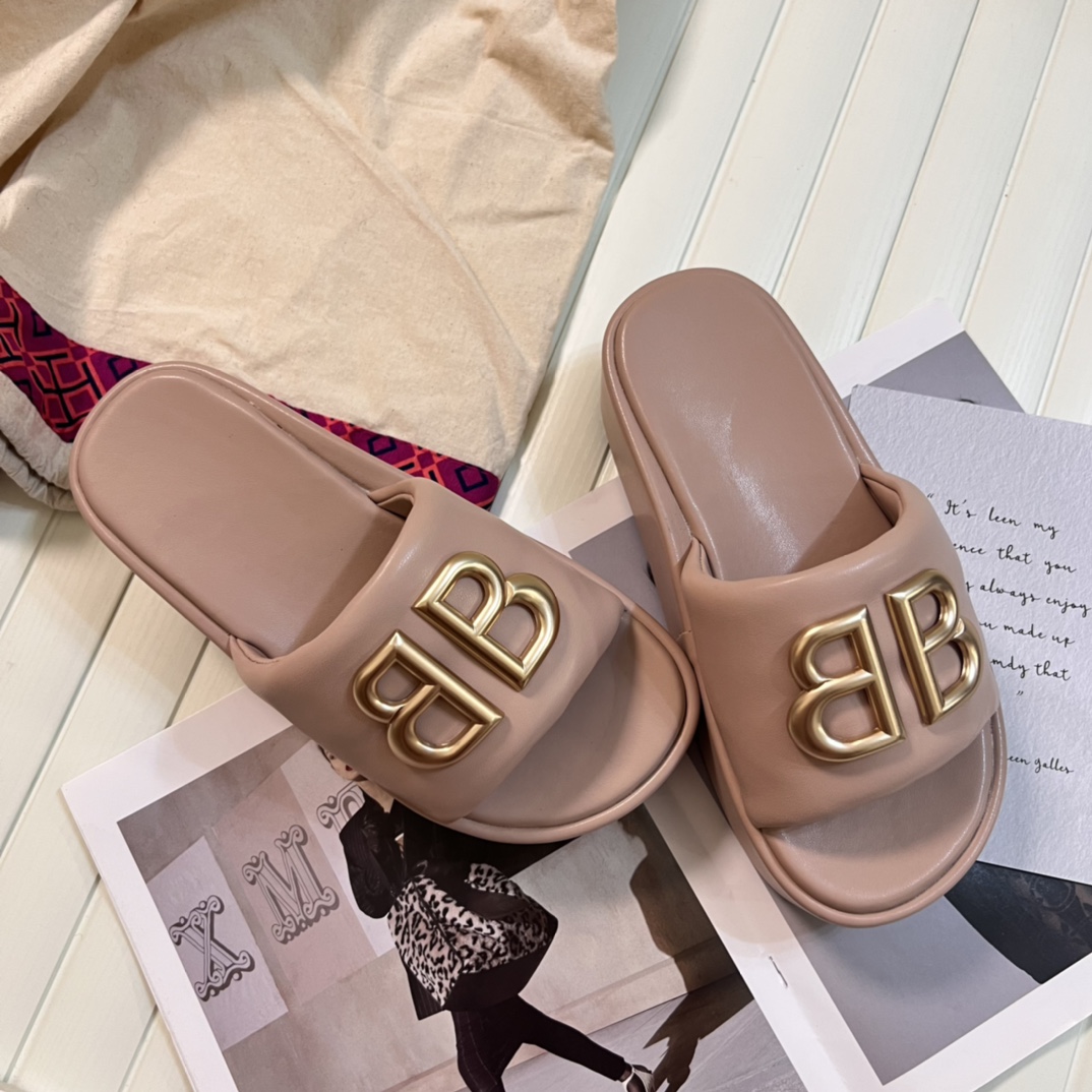 B-A Thick-soled slippers in early summer