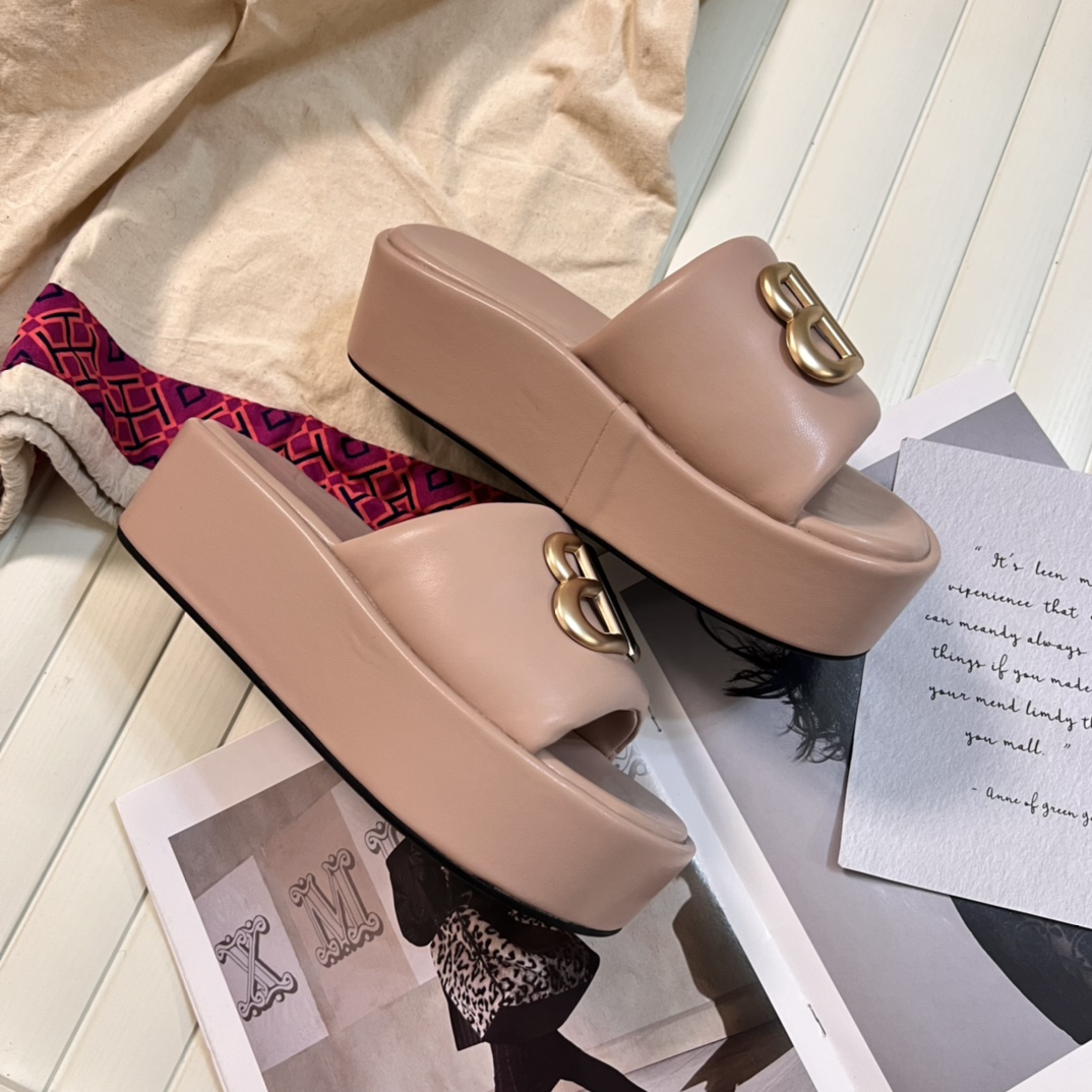 B-A Thick-soled slippers in early summer