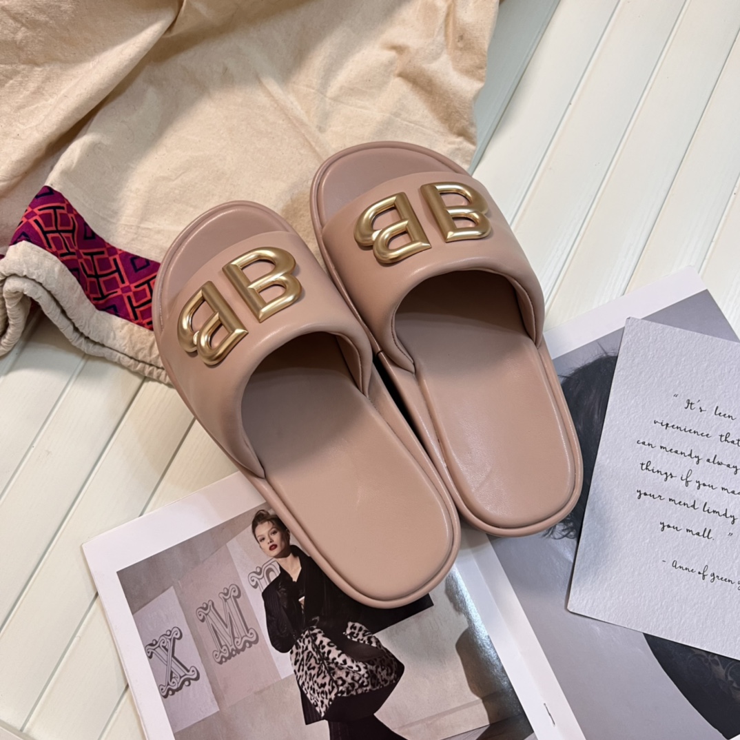 B-A Thick-soled slippers in early summer