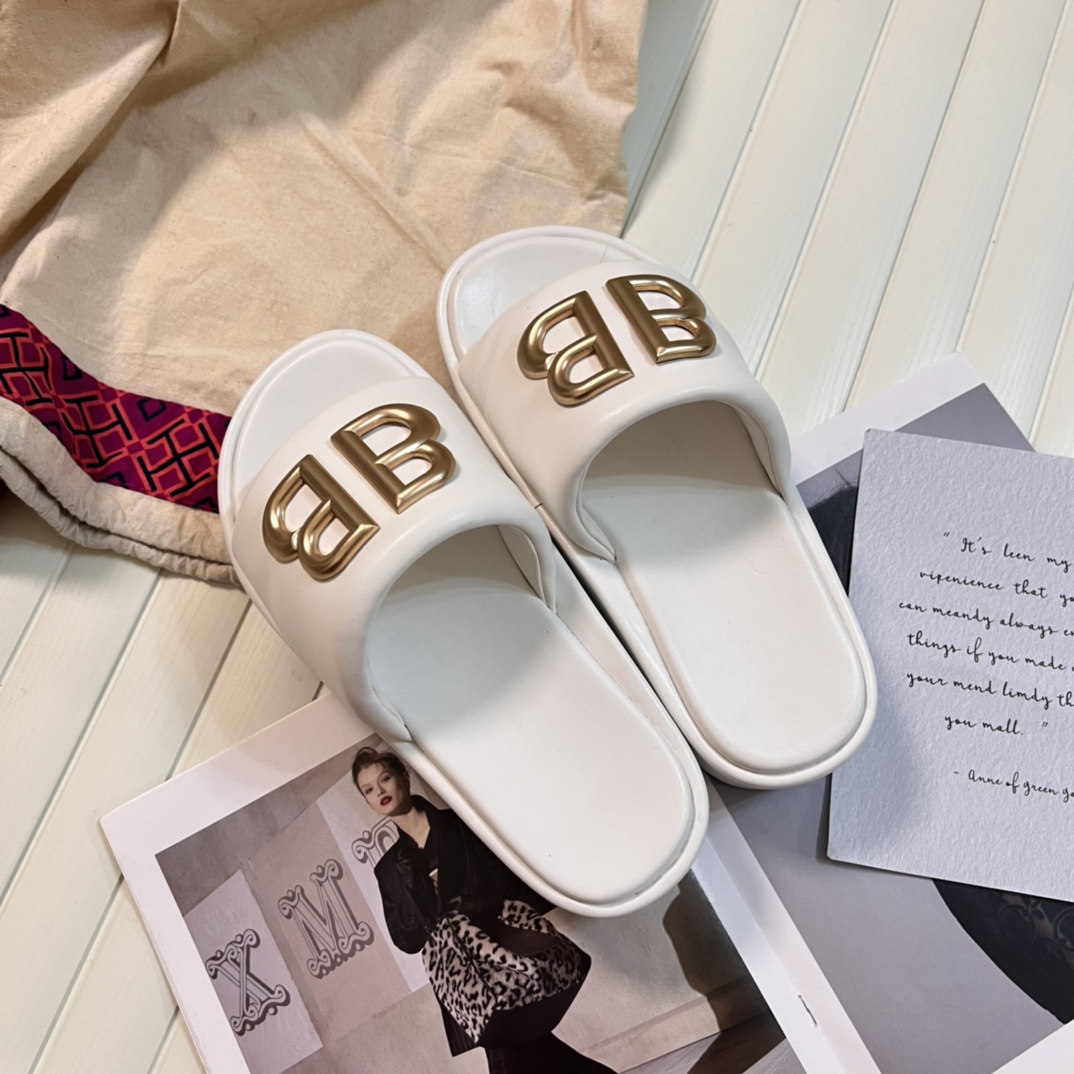 B-A Thick-soled slippers in early summer