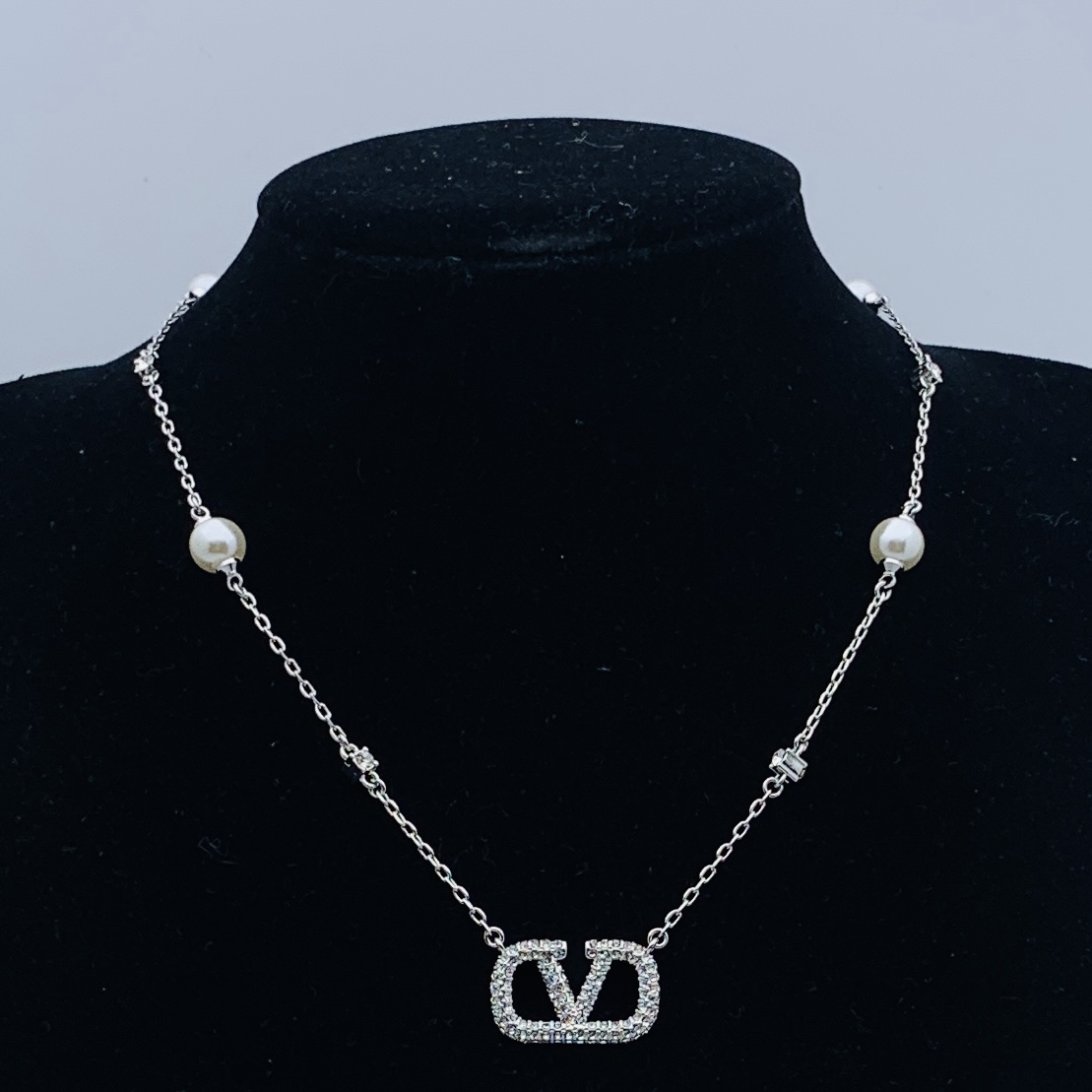 V-NO New necklace