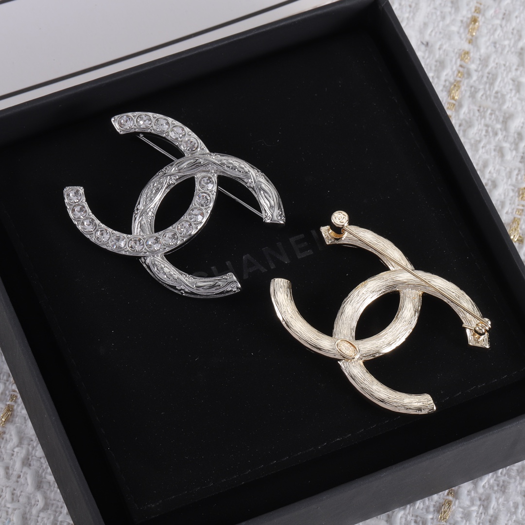 C-L brooch