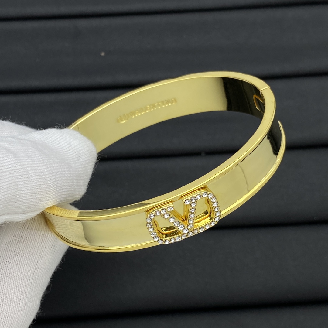 V-NO New bracelet