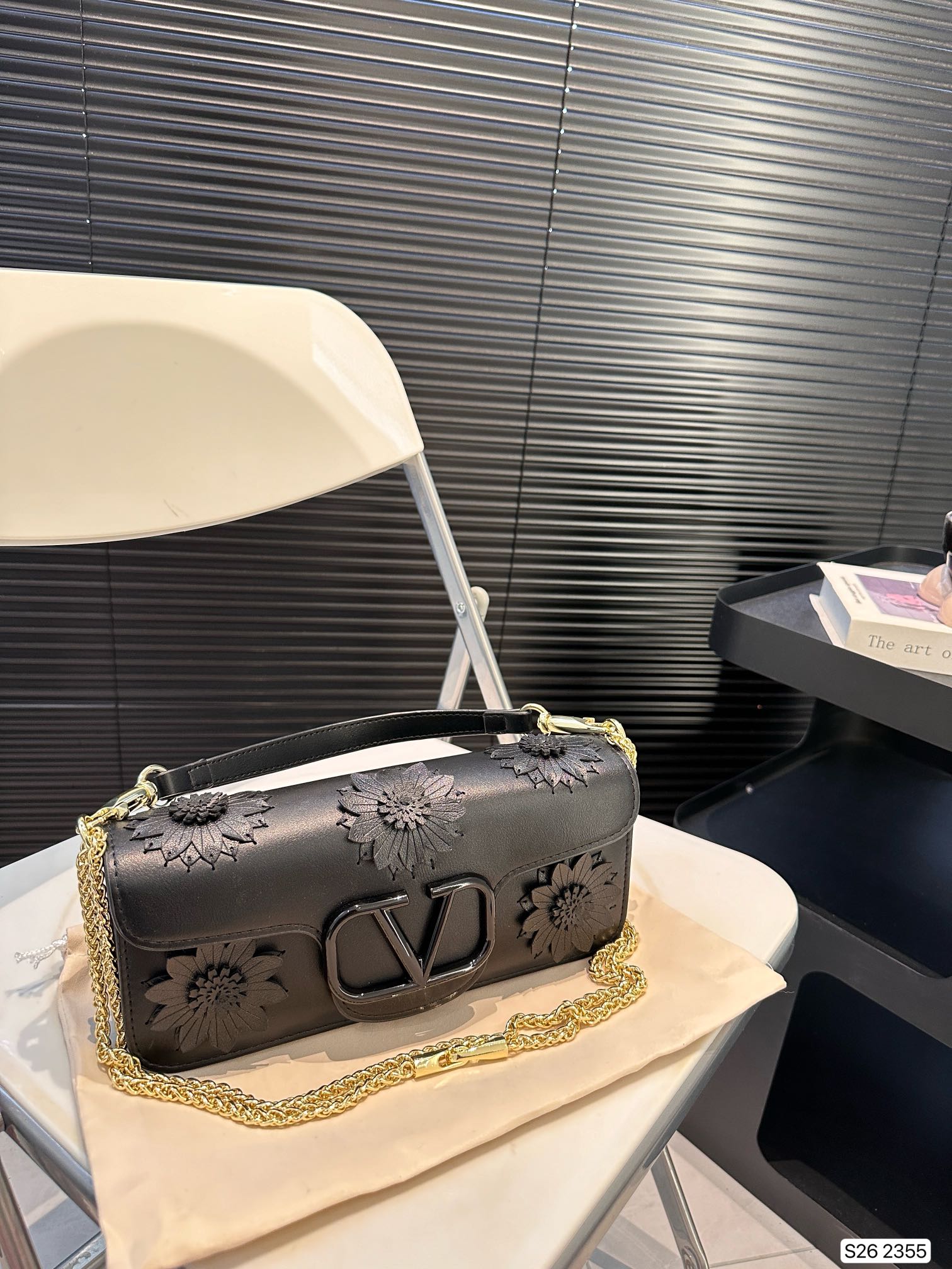 V-NO Three-dimensional flower shoulder bag